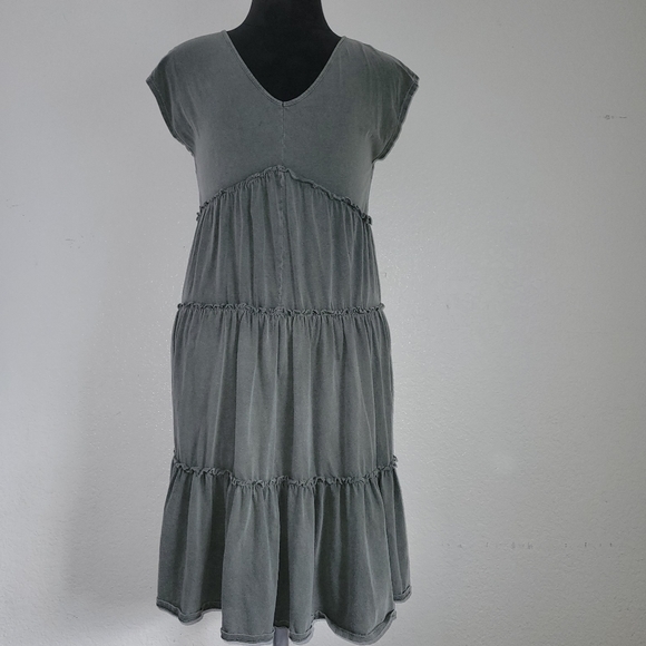 FOR THE REPUBLIC Sage V-Neckline Tiered Ruffled Sleeveless Midi Dress Medium - Picture 1 of 10